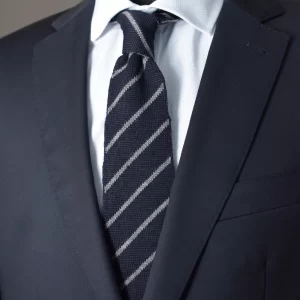 Cravate portée sur mannequin