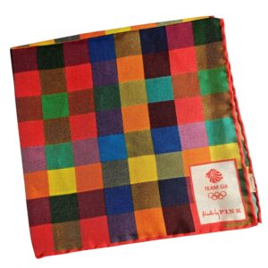 Pochette pink a carreaux multicolores pliée