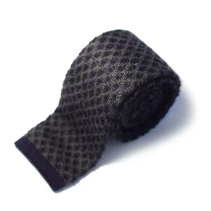 Cravate tricot roulée