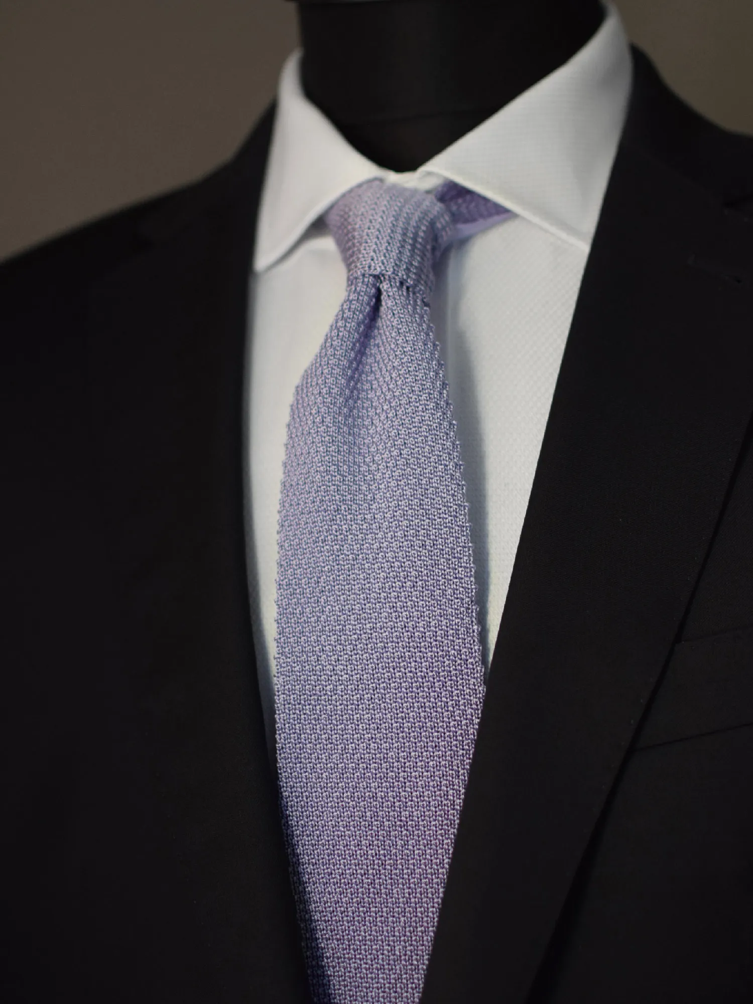 Cravate tricot en soie couleur lilas – Image 2