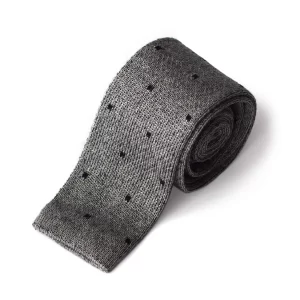 Cravate tricot en soie gris claire à pois carrés