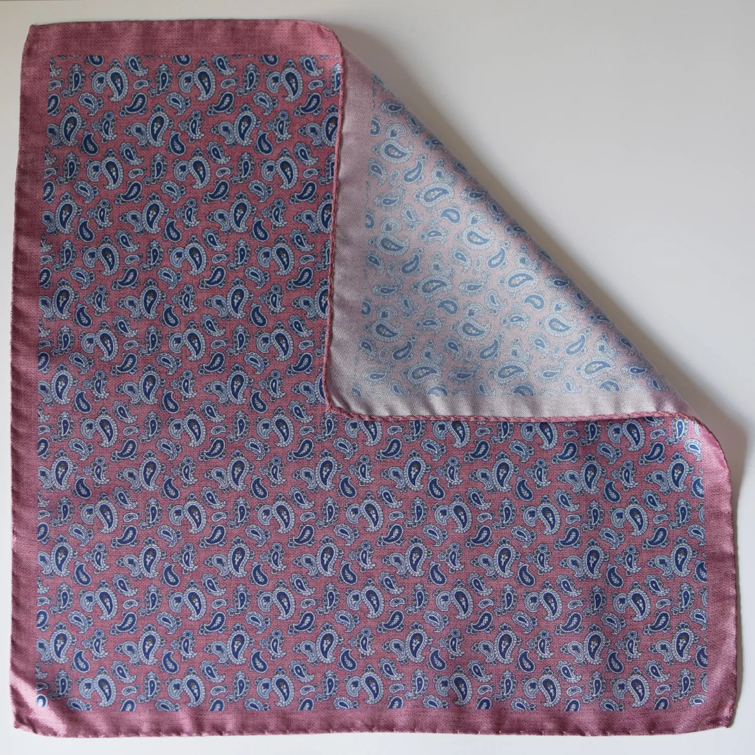 linen-pocket-square-unbranded-corner