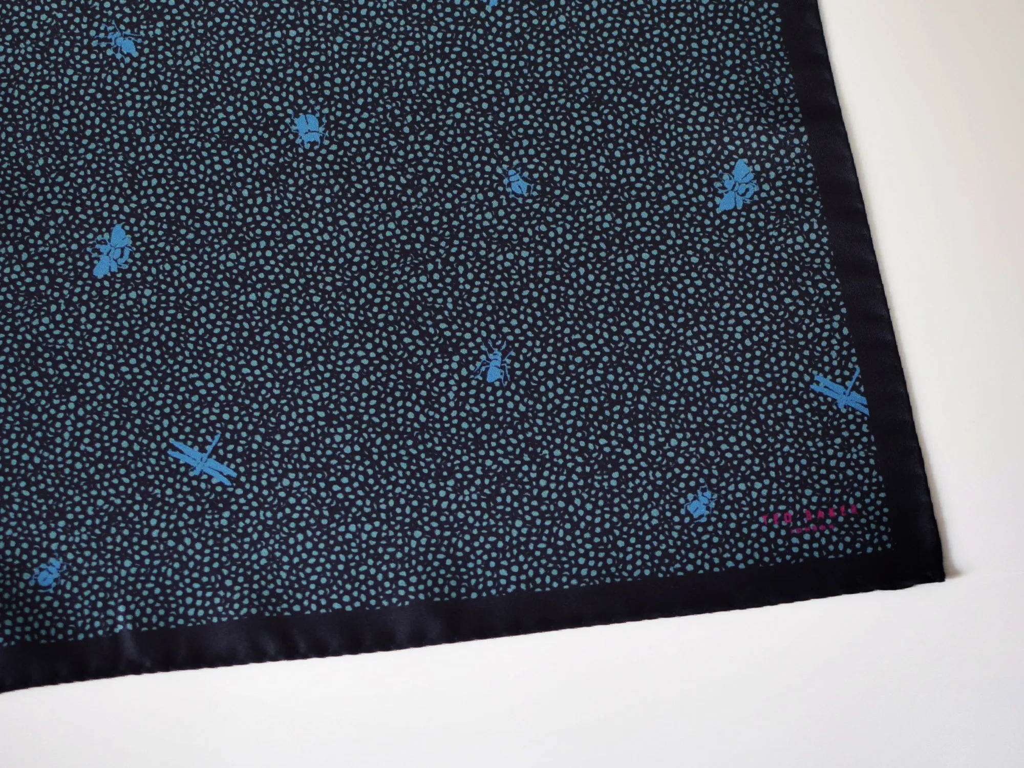 pocket-square-ted-baker-detail