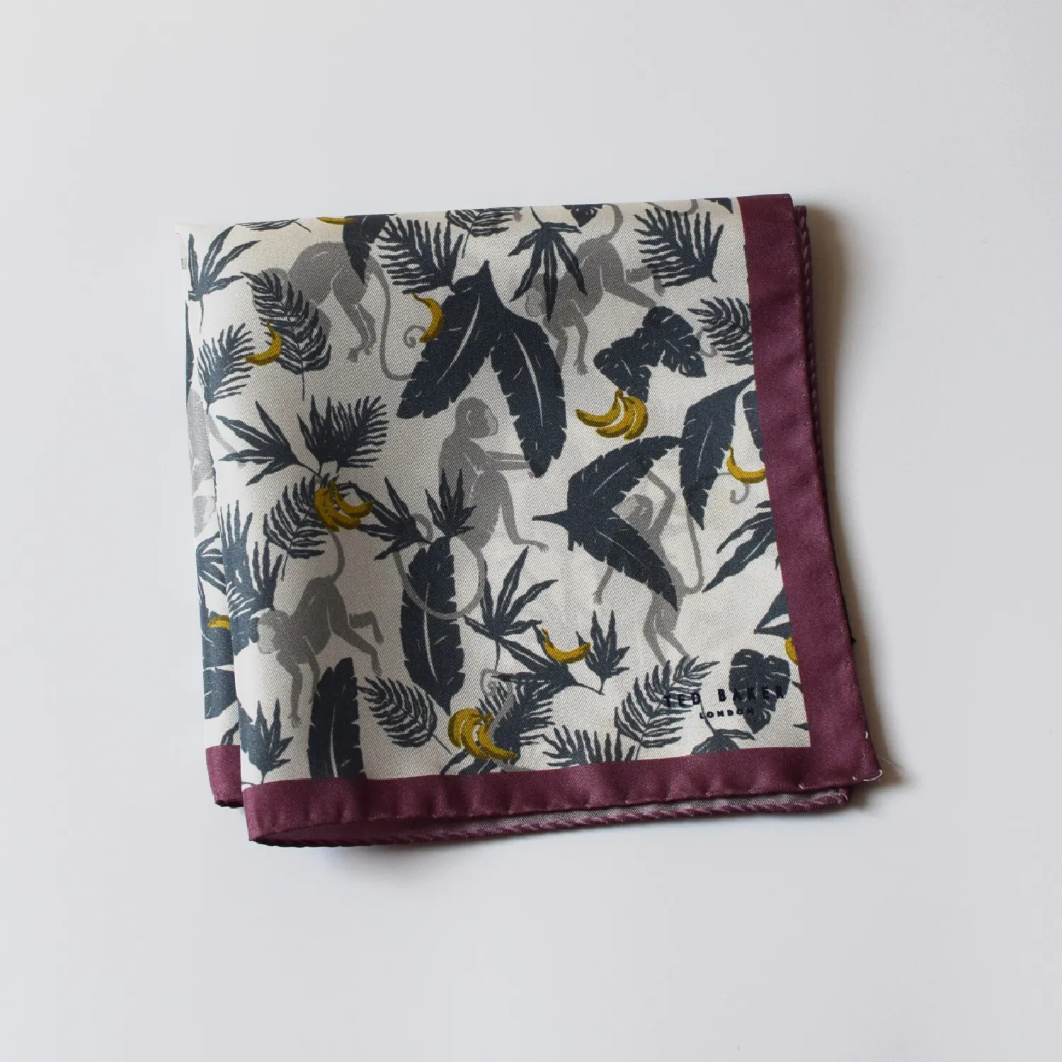 pocket-square-ted-baker-monkey-bananas-design-folded_resultat
