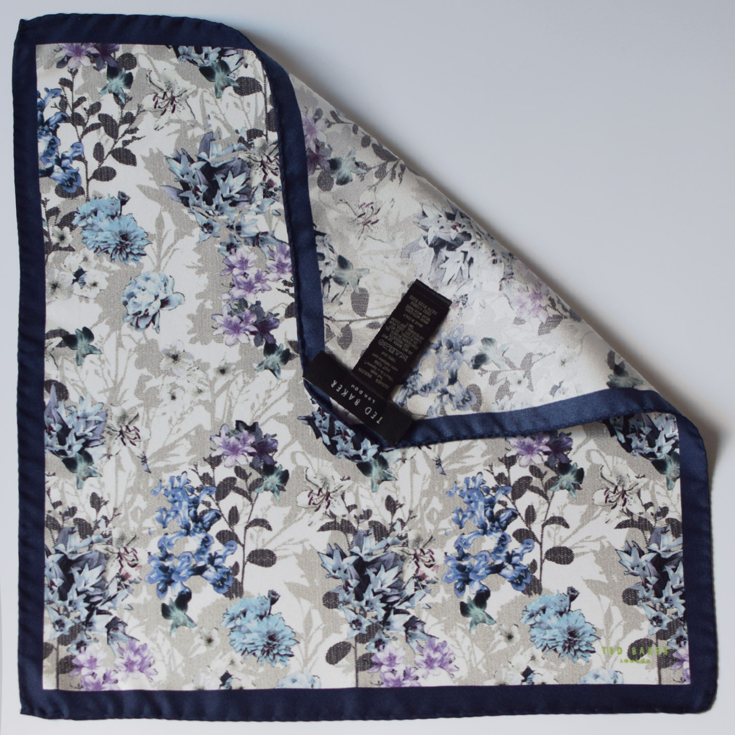 Pochette à motifs de fleurs Ted Baker – Image 4