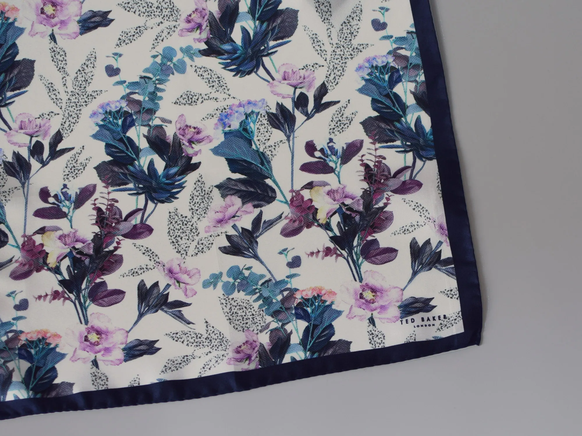 ted baker flower pocket square-detail