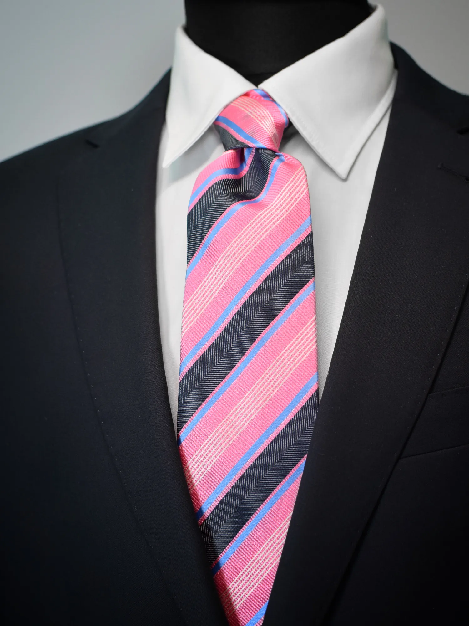 Cravate Club Guy Laroche à rayures roses et noires – Image 2