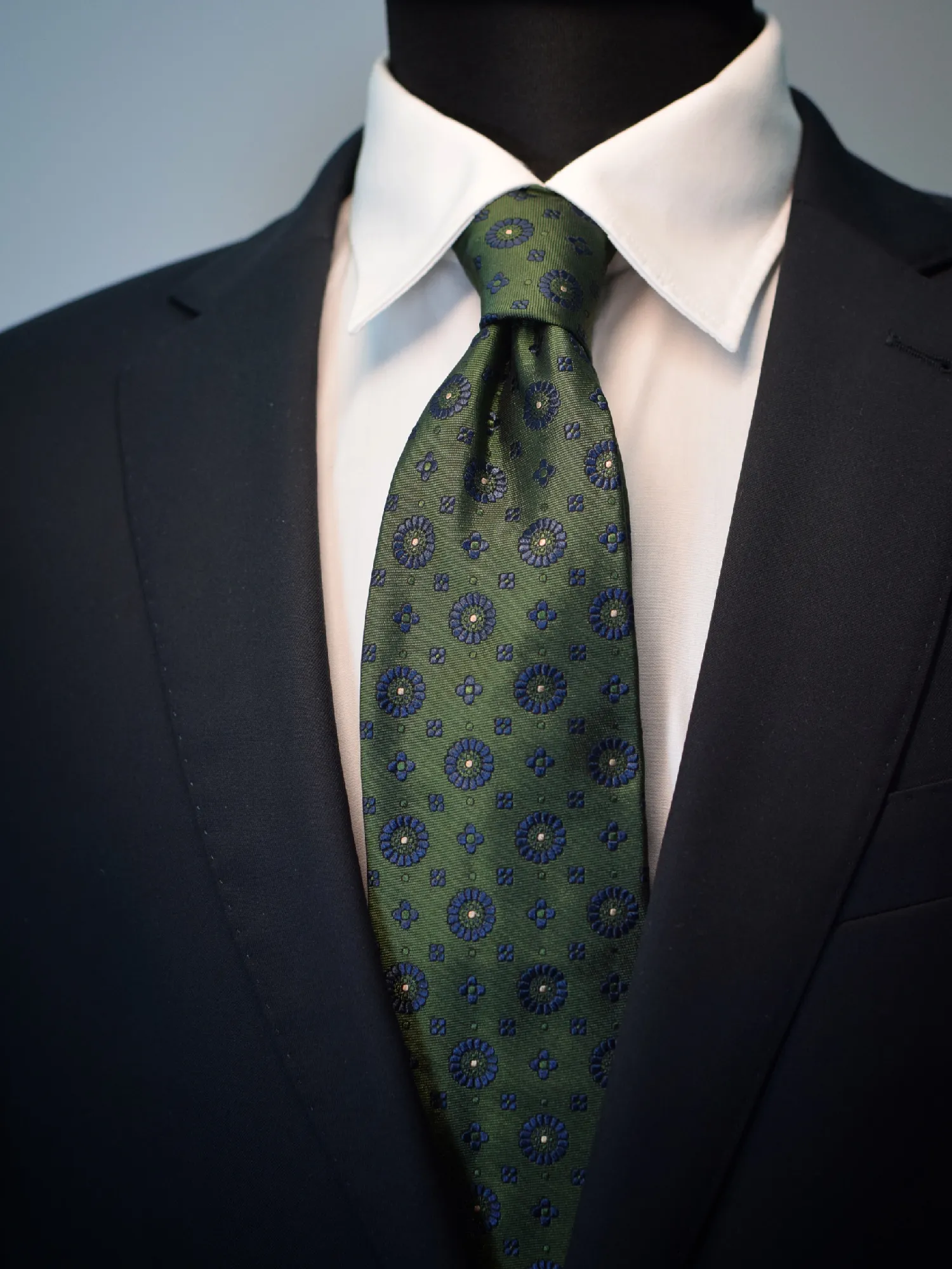 Cravate Club Guy Laroche en soie vert bouteille à motifs – Image 2