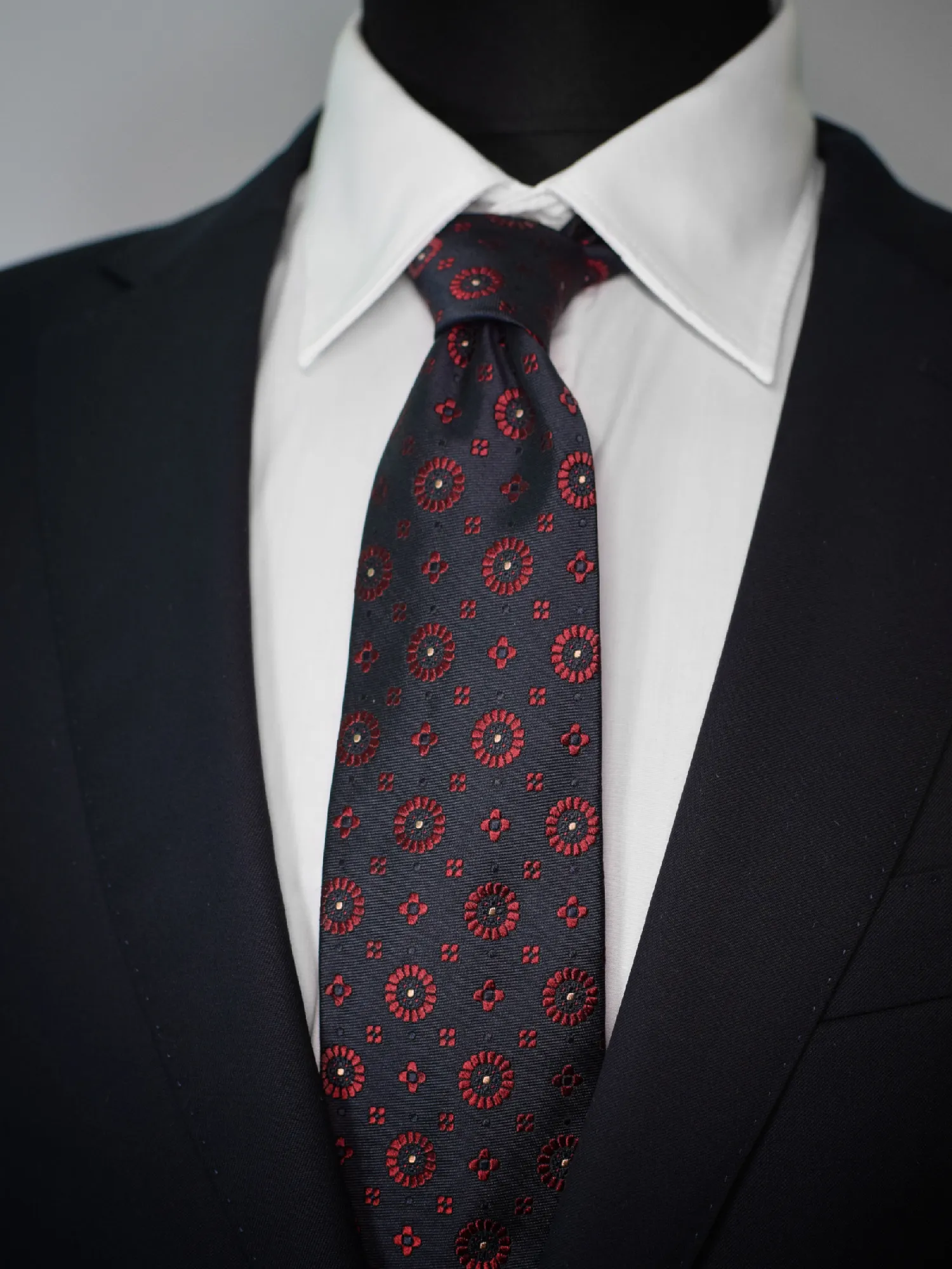 Cravate Club Guy Laroche noire à motifs floraux – Image 2