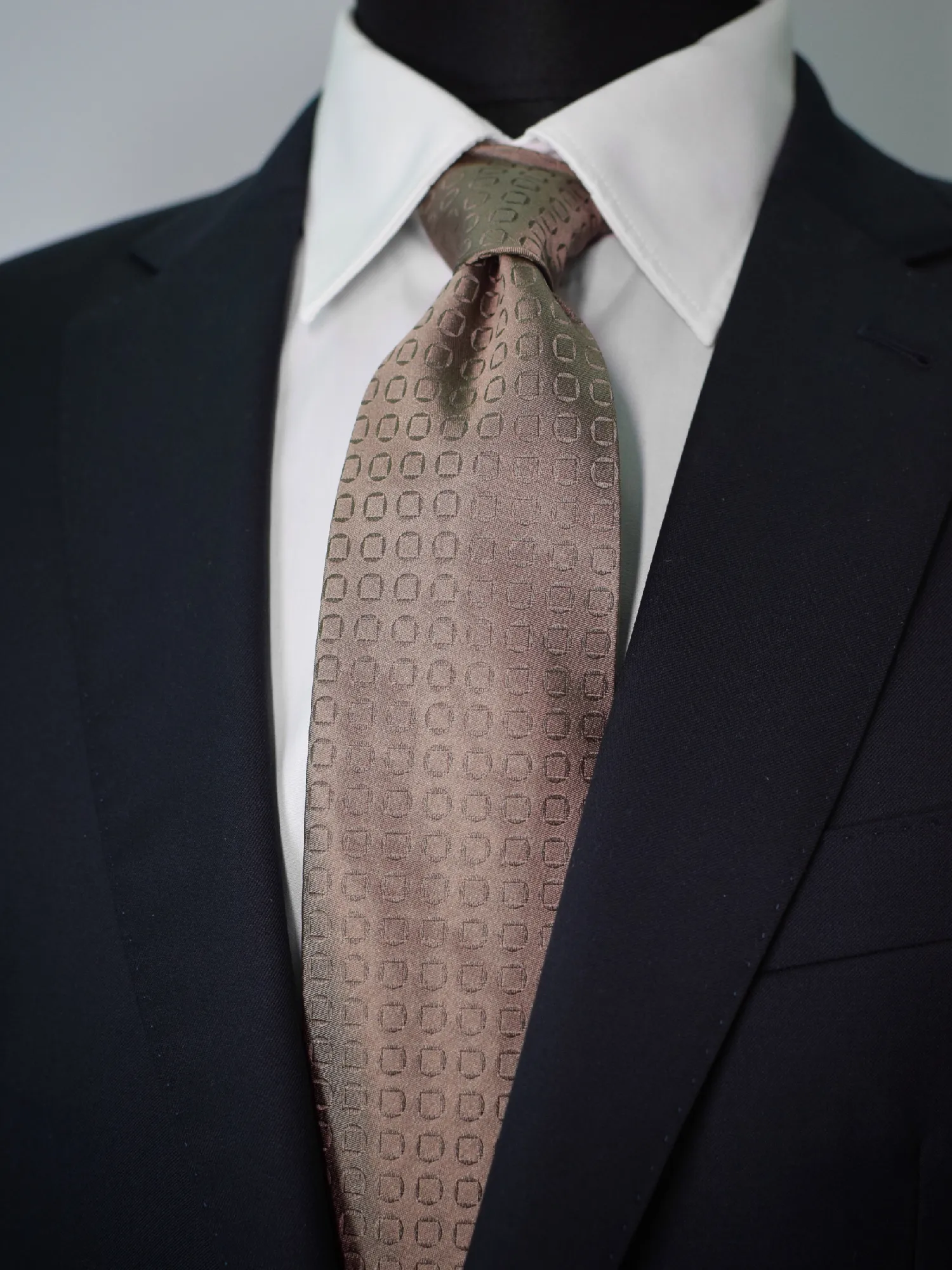 Cravate Club Guy Laroche bronze à motifs géométriques – Image 2