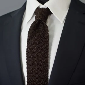 cravate-tricot-marron-fonce
