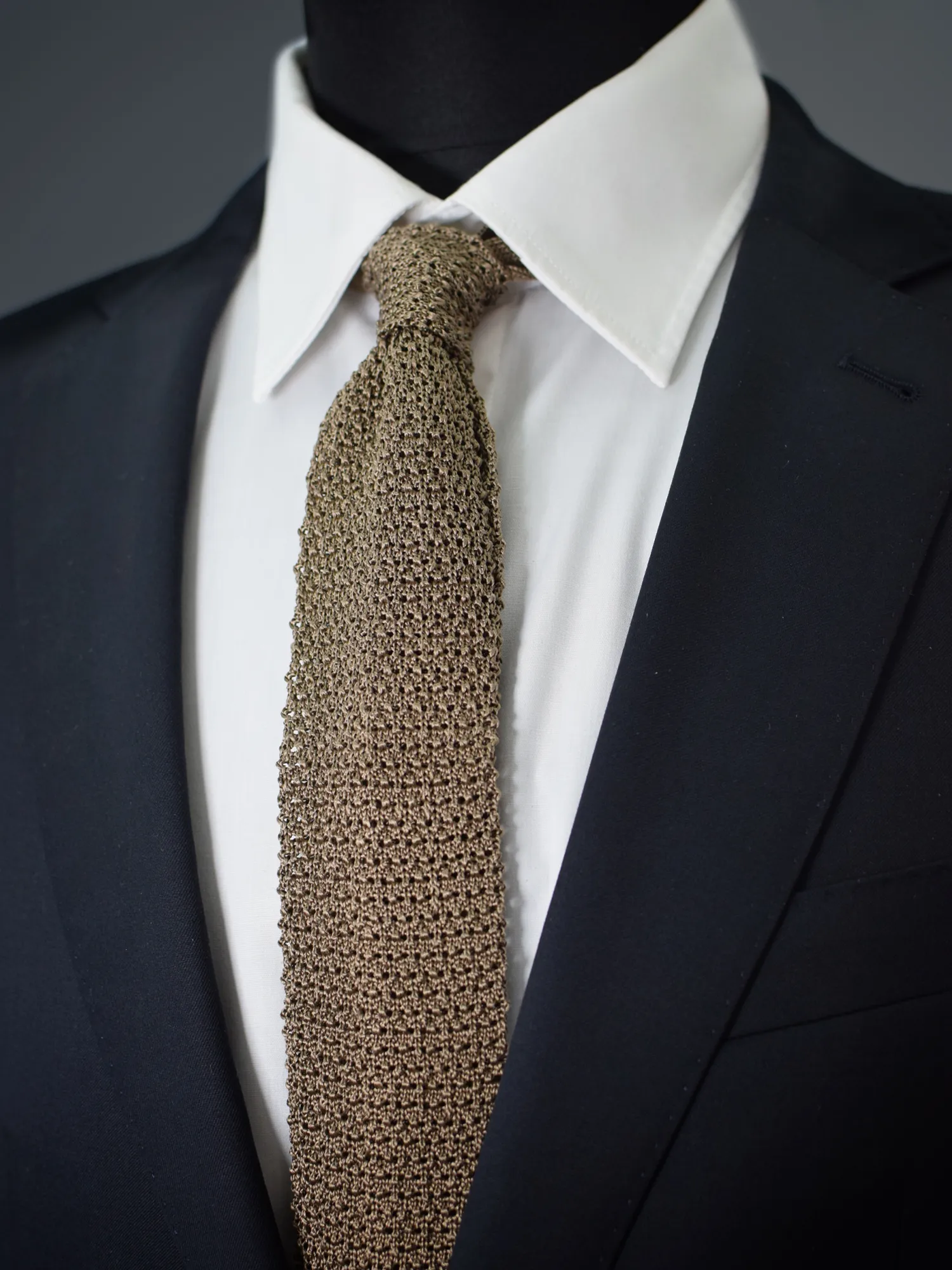 cravate-tricot-taupe