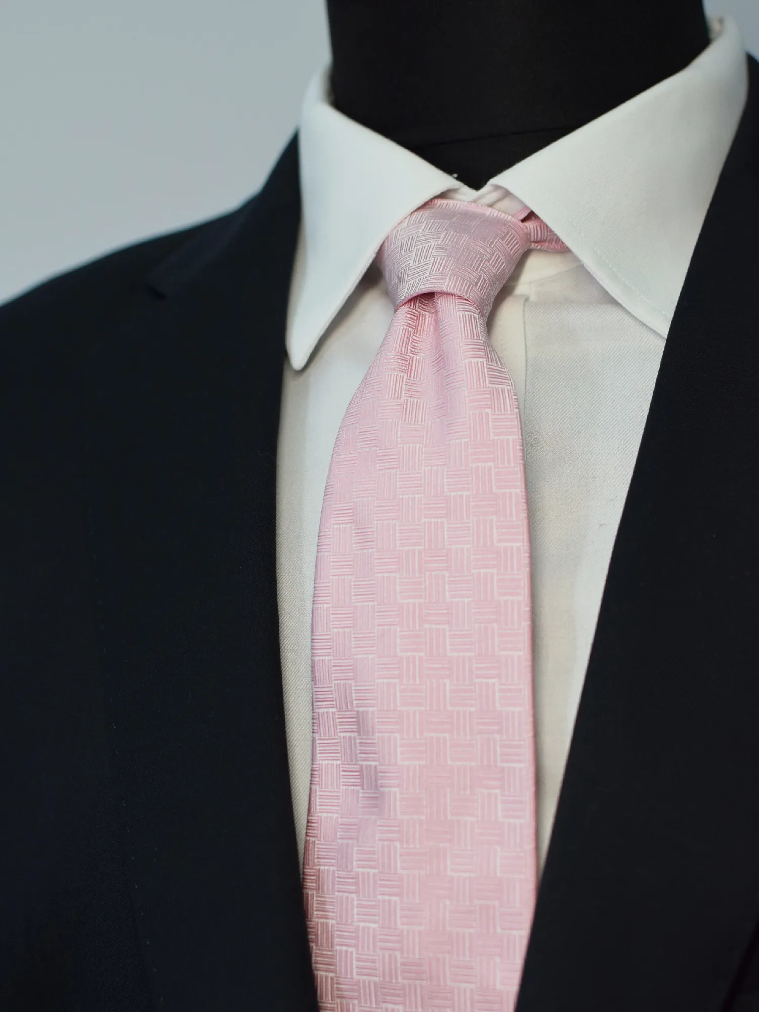 Cravate en soie tissée rose dragée Guy Laroche – Image 2