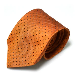 cravate-a-micro-motifs-losanges-tisses roulee