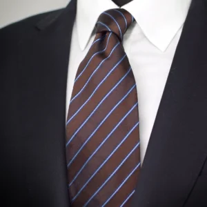 cravate guy laroche portée sur chemise blanche