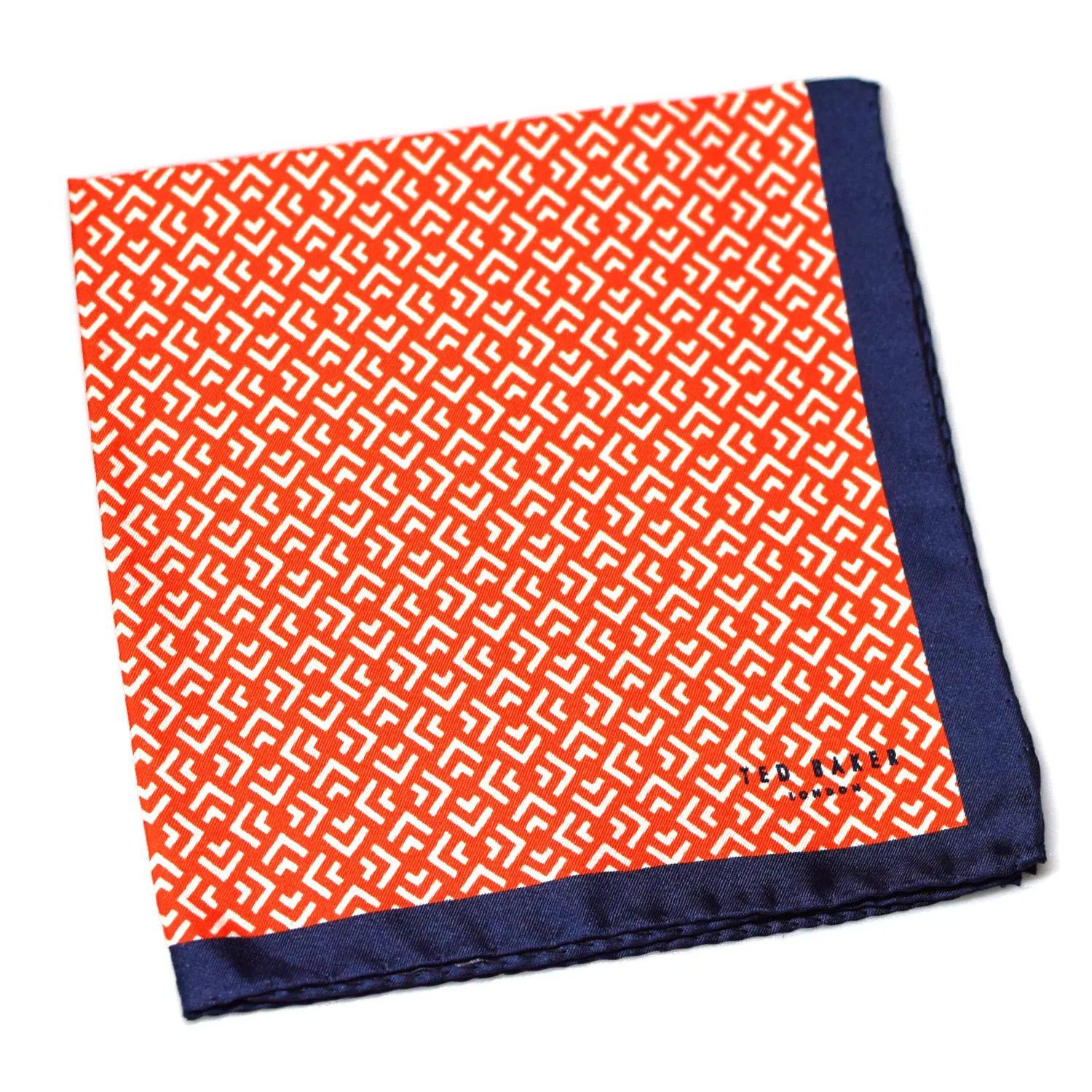 pochette a motifs géométrique orange-pliee