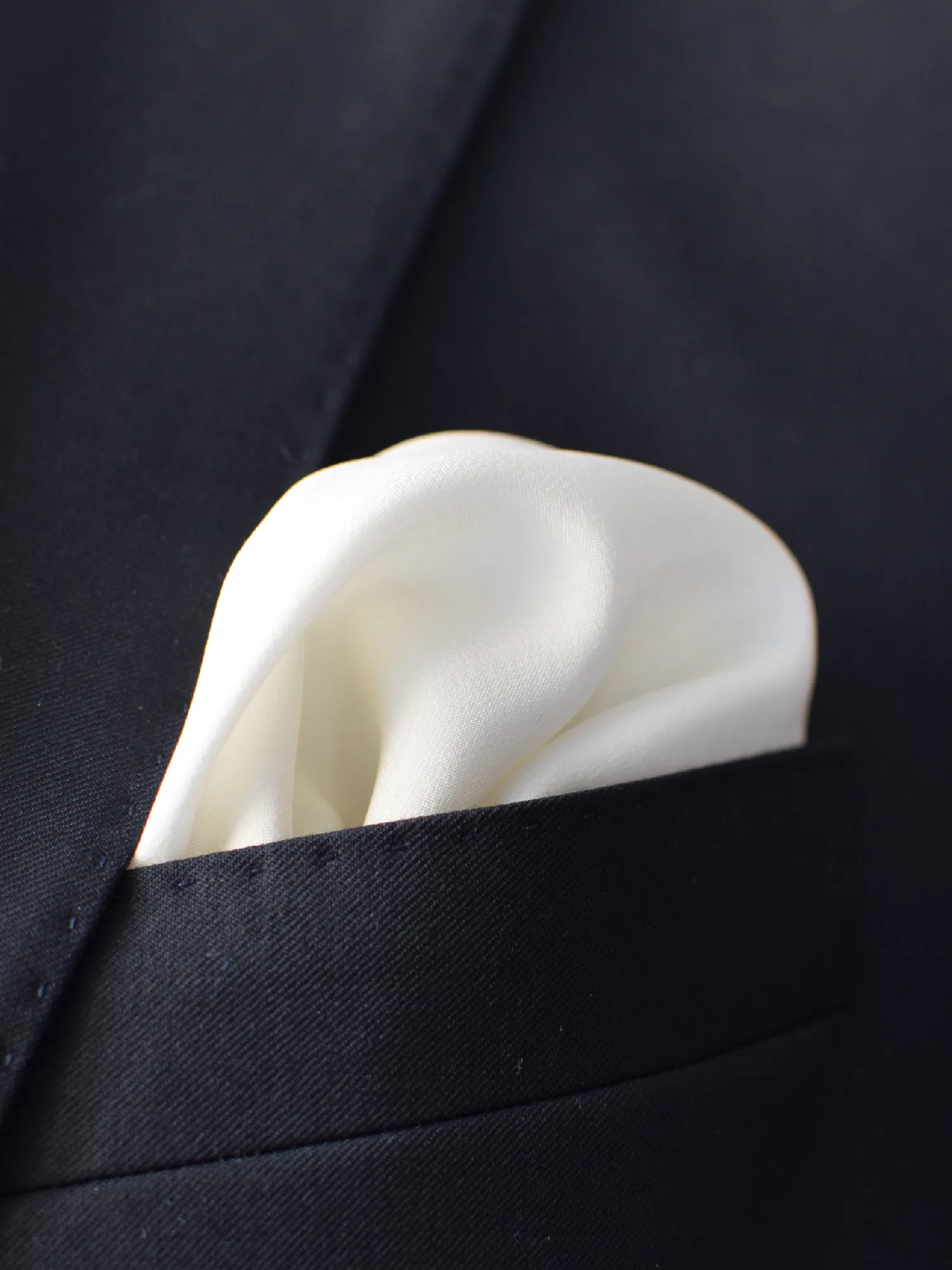 pochette blanche et marine ysl