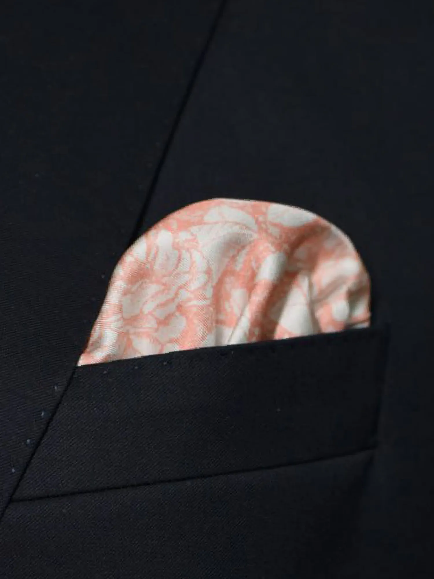 Pochette en soie à motifs floraux rose Ted Baker – Image 3