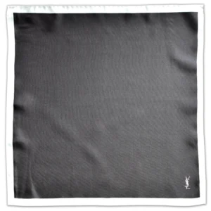 pochette noire lisere blanc ysl pliee-2