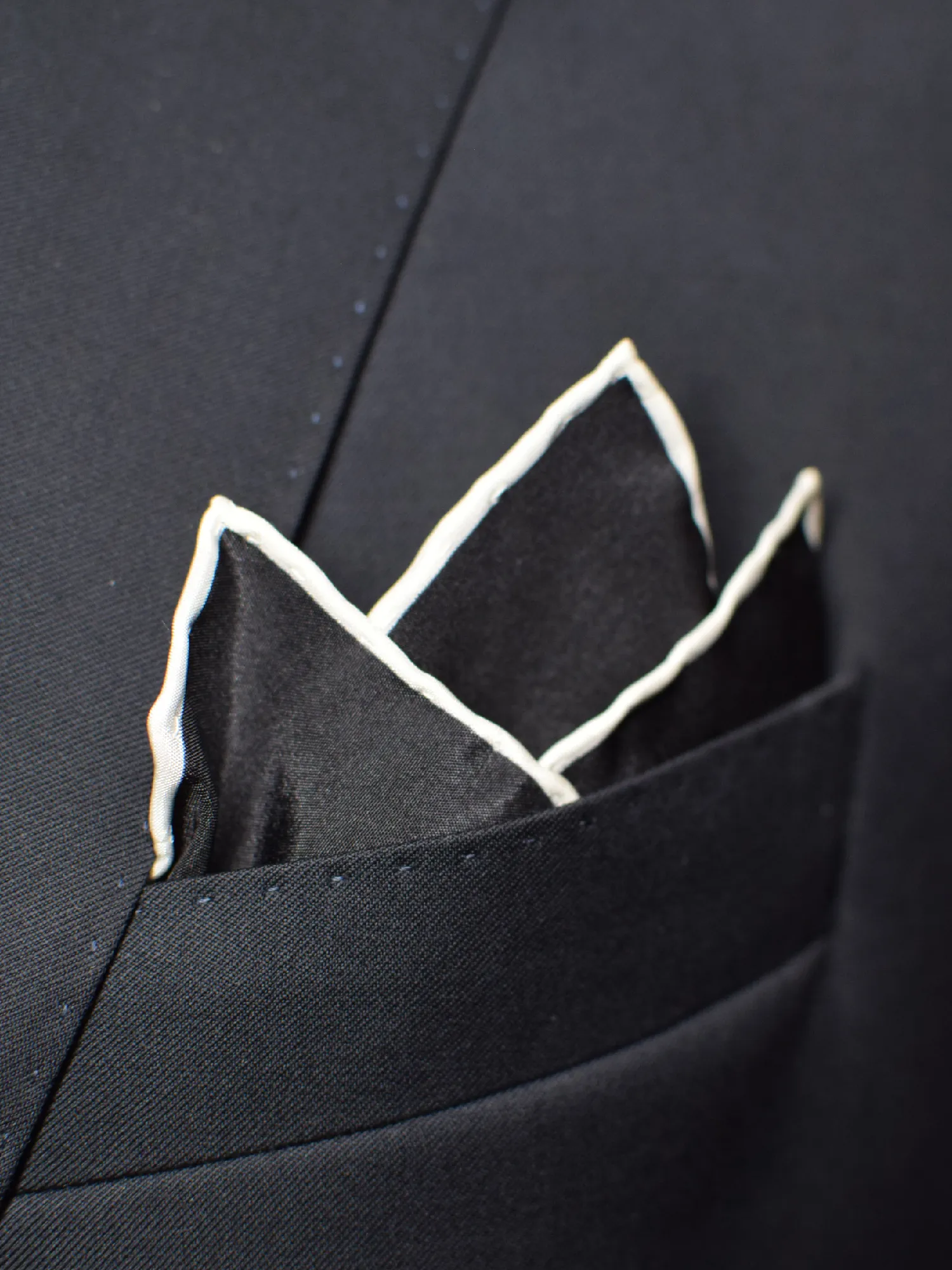 pochette noire ysl portee
