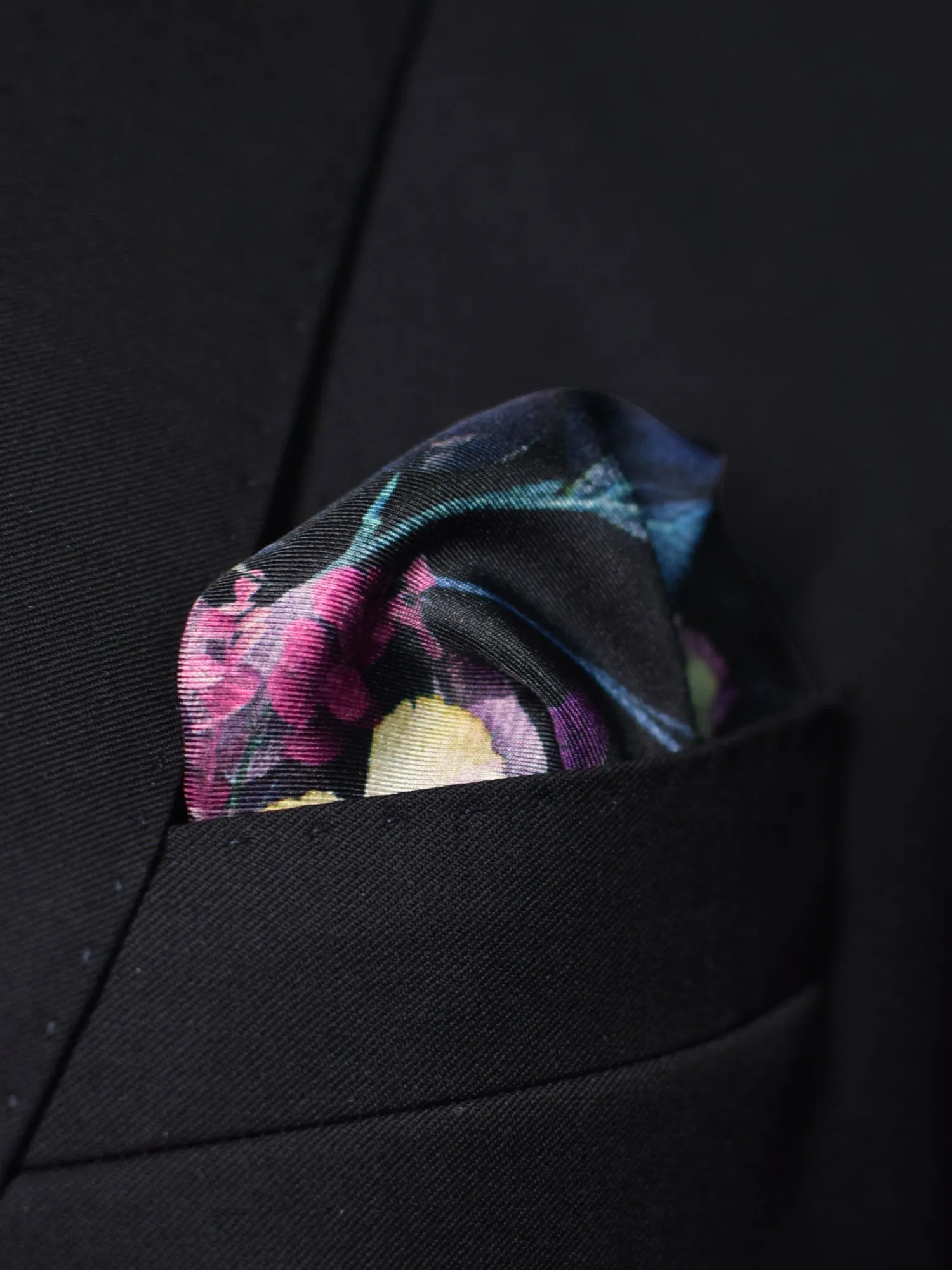 Pochette en soie à motifs floraux Ted Baker – Image 3