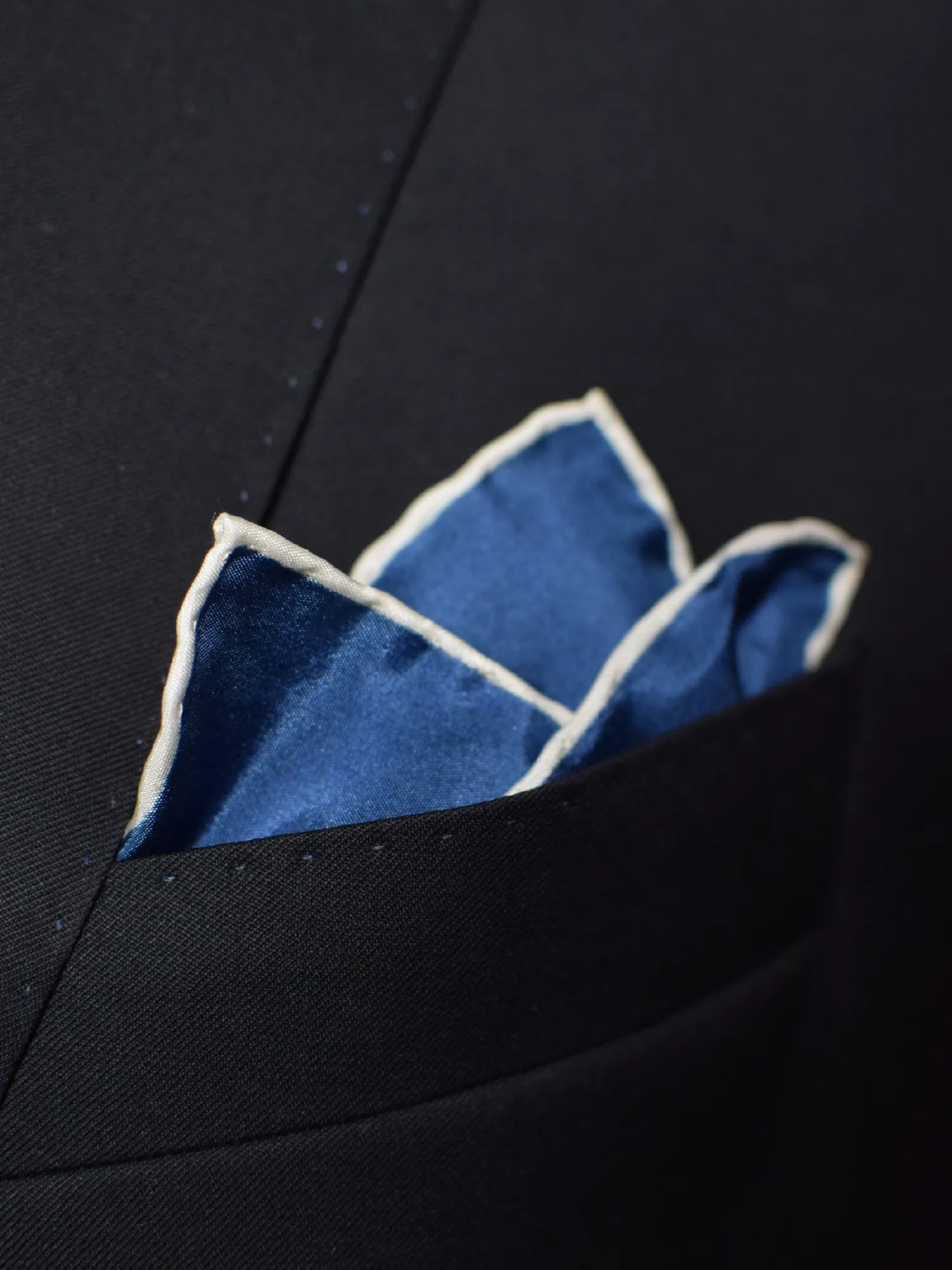 pochette ysl motif pois graphiques bleu navy-portee-1