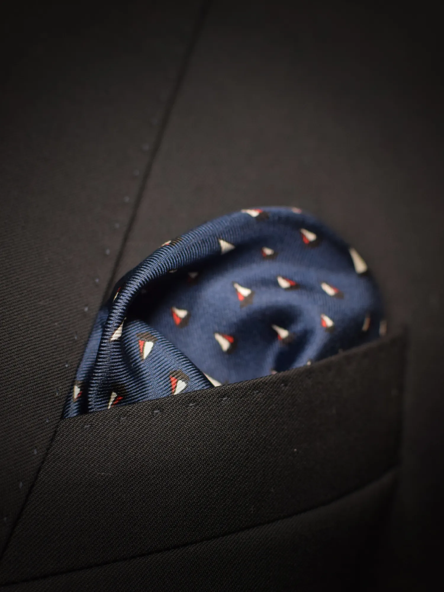 Pochette en soie à motifs de voiles Tommy Hilfiger – Image 3