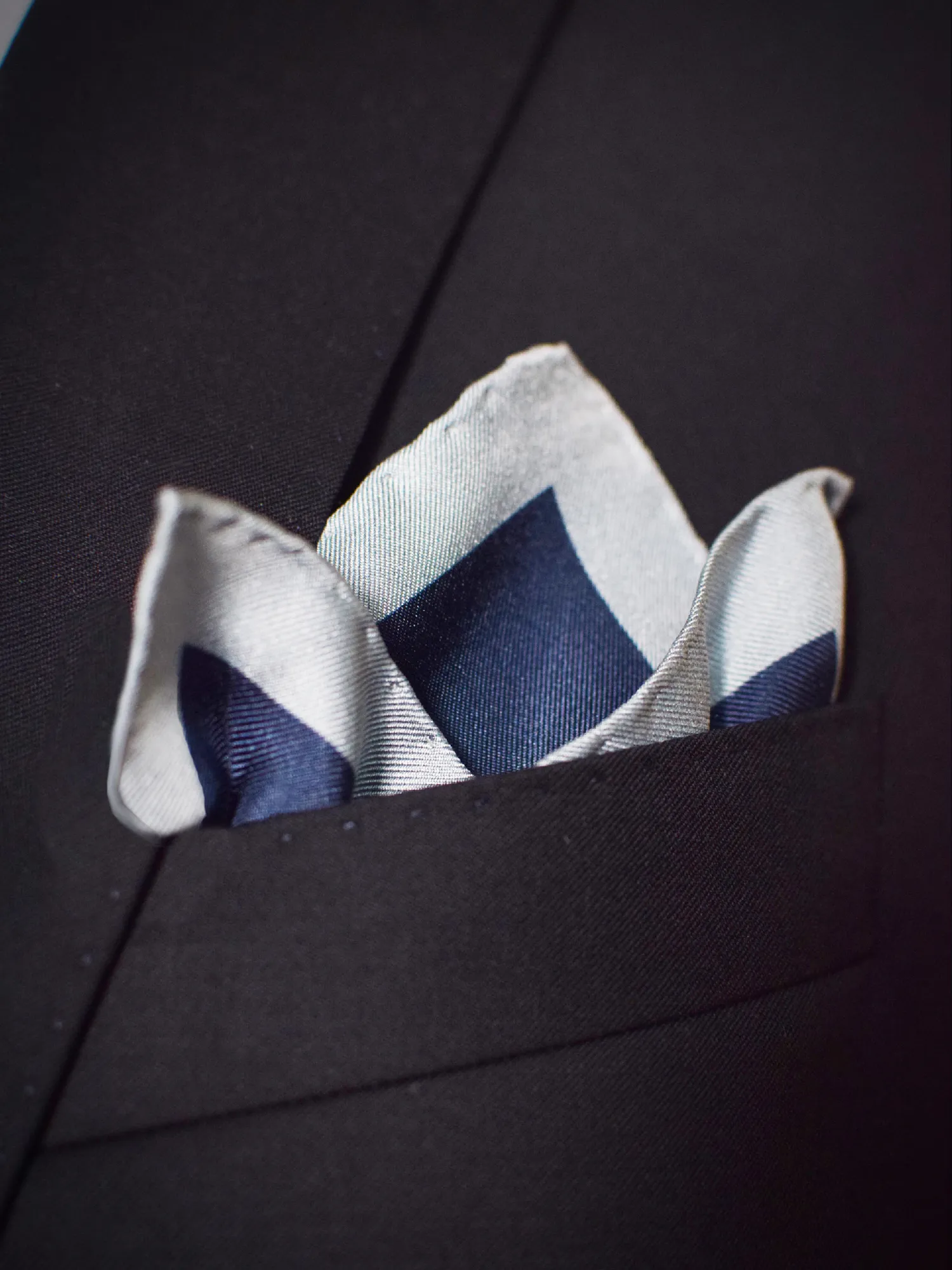 ysl-bleu outremer poche poitrine