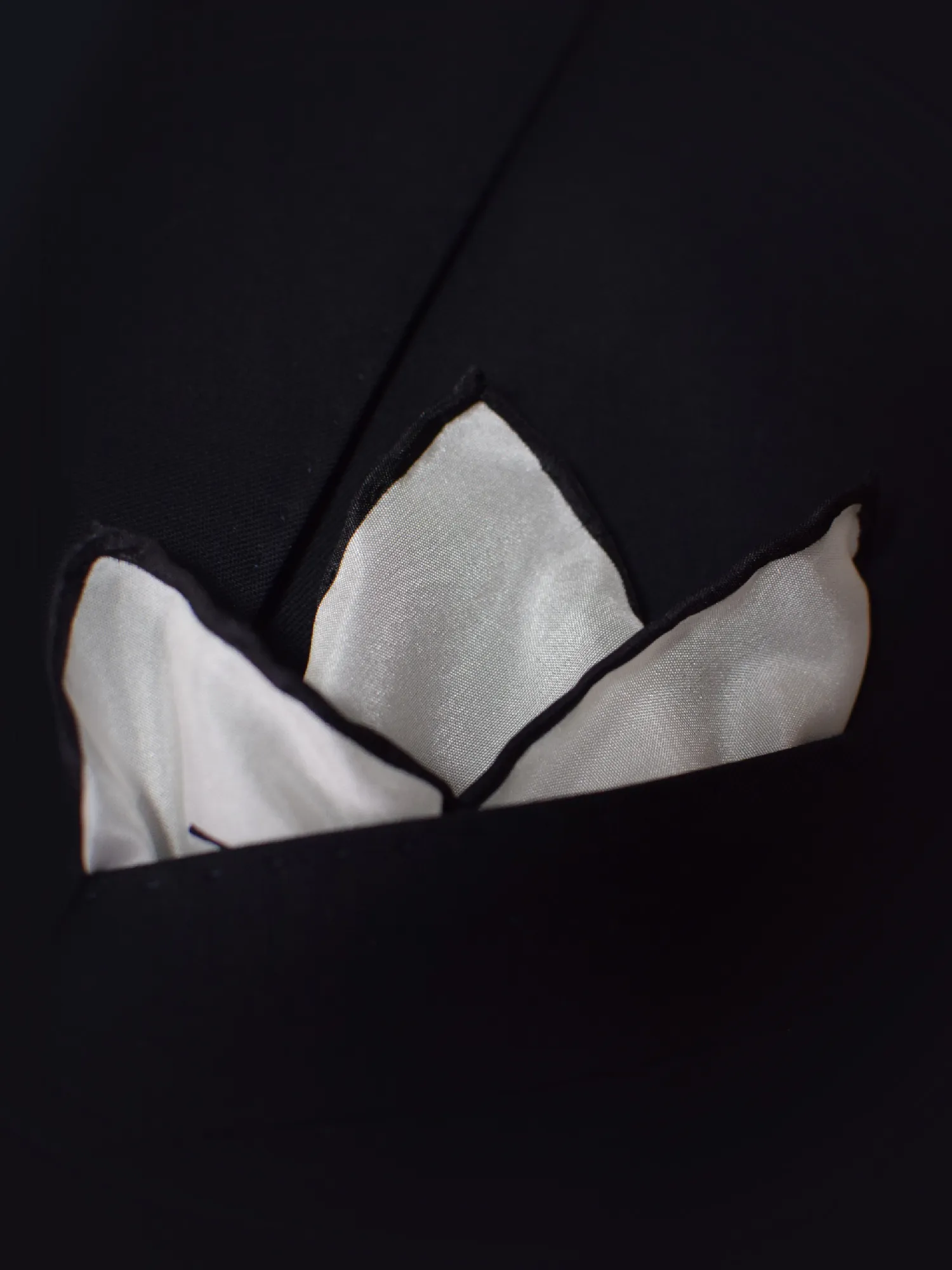 ysl-monogram blanc lisere noir fin