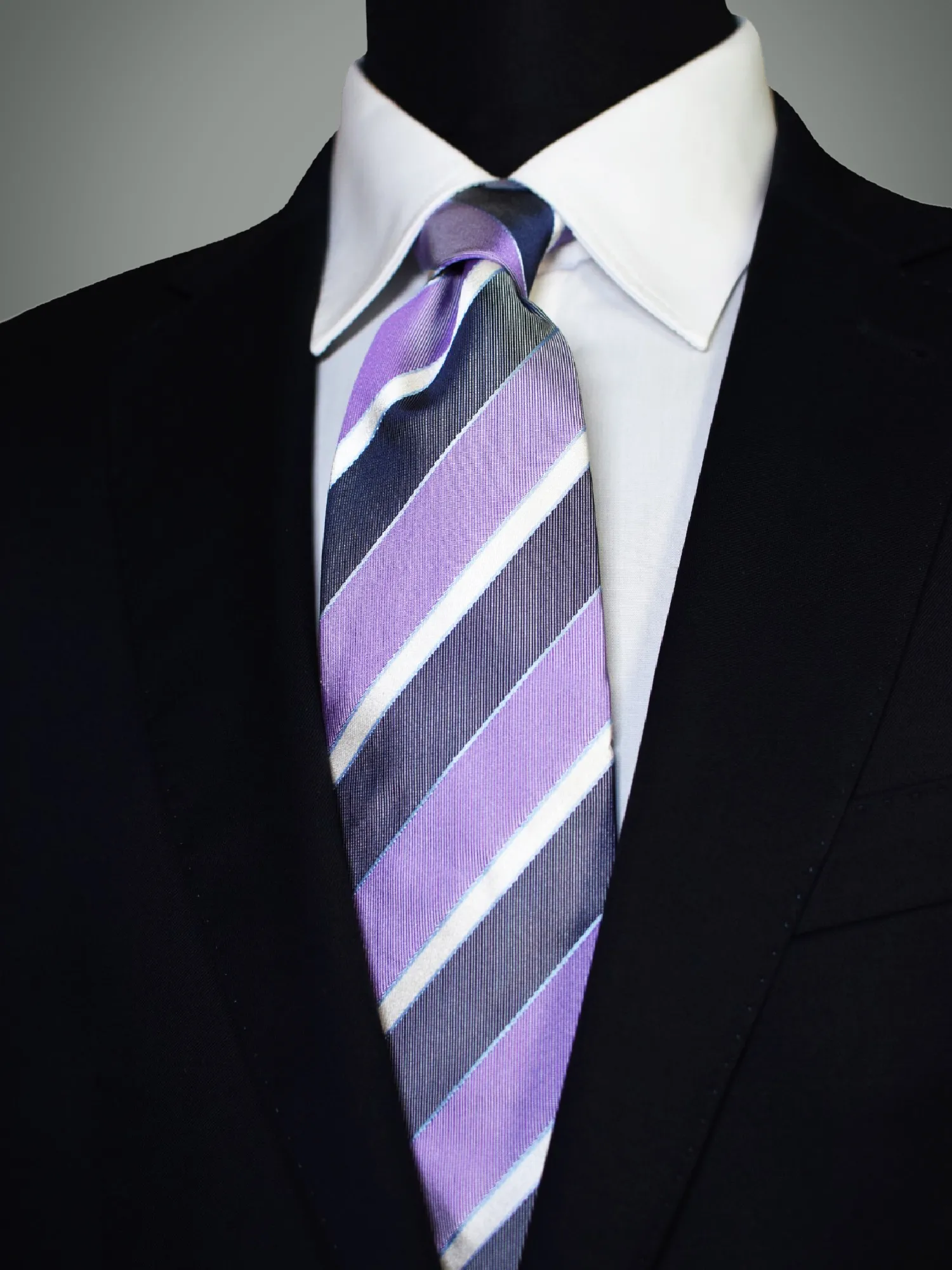 Cravate club violette et blanche