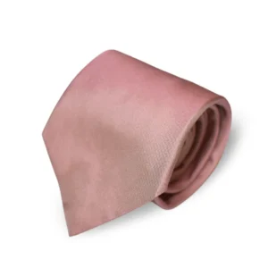 Cravate satin vieux rose roulee
