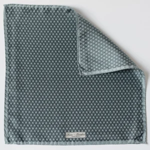 Reiss-pocket-square-in-pocket