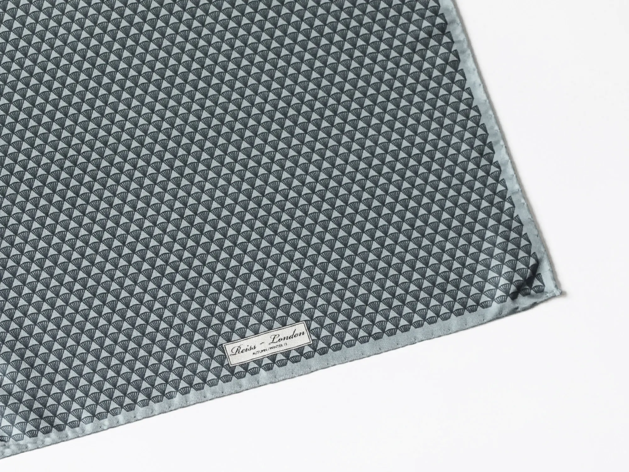 Reiss-pocket-square-in-pocket