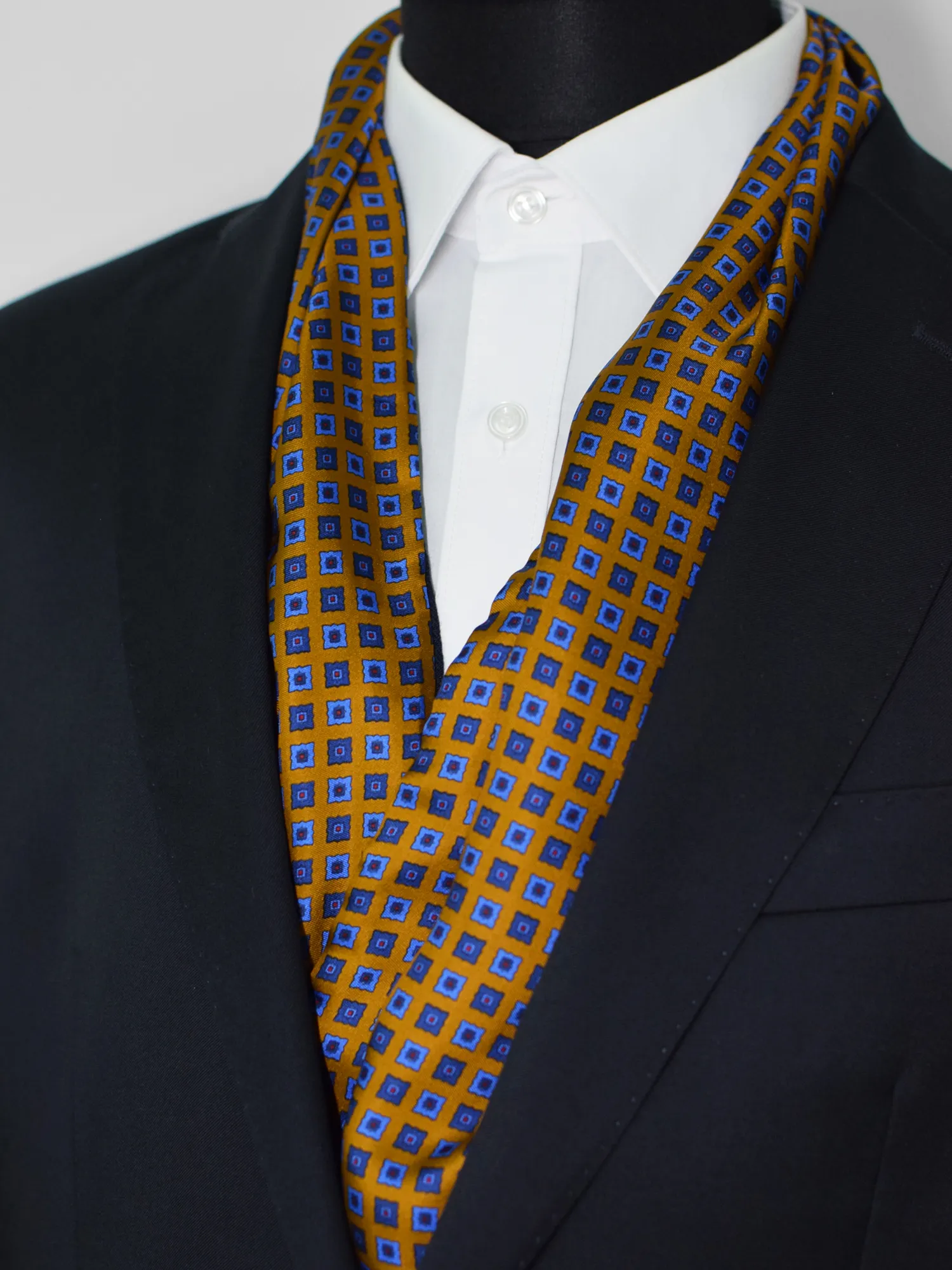Foulard or en laine et soie à motifs carrés Ascot-2