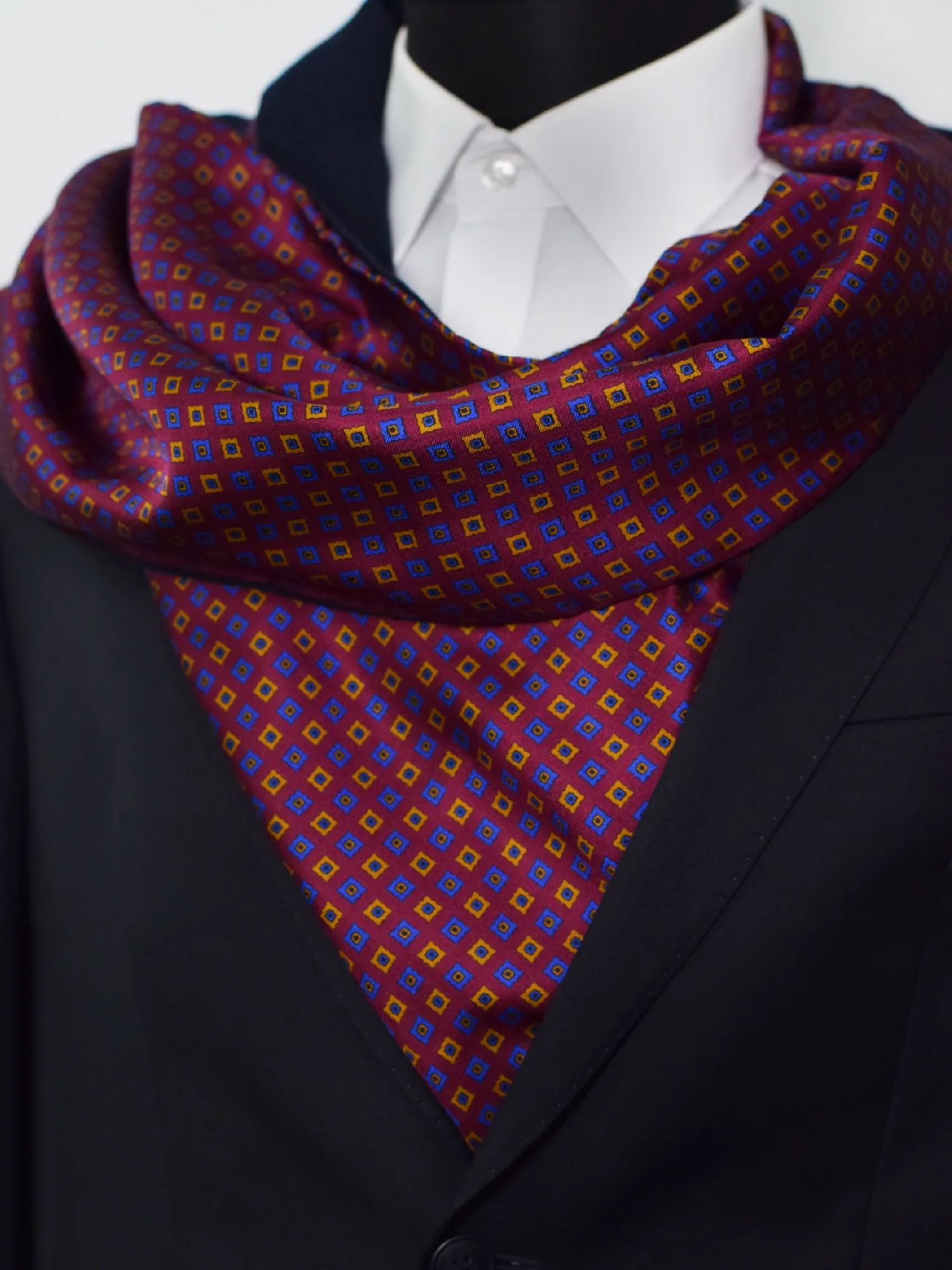 Foulard en laine et soie à motifs médaillons Ascot
