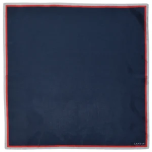 Pochette Lanvin bleu marine avec liseré rouge et gris, vue à plat