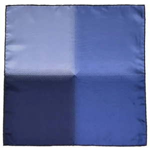 Pochette Lanvin en soie bleue vue à plat avec quatre panneaux dégradés.
