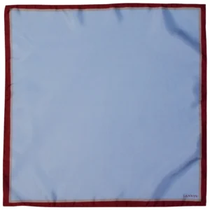 Pochette Lanvin en soie bleu ciel avec double liseré gris et bordeaux, vue à plat.