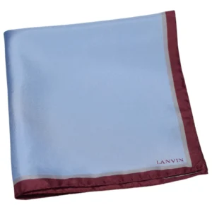 Pochette Lanvin pliée, bleu ciel avec bordure bordeaux et grise.