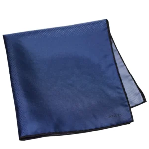 Pochette Lanvin bleue à dégradé pliée avec finition satinée et logo discret.
