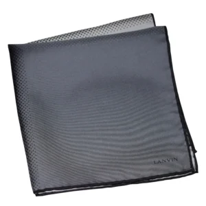 Pochette Lanvin gris dégradé pliée, détails du tissu et du logo visibles.