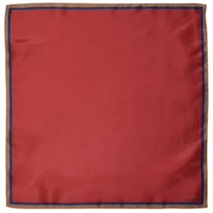 Pochette Lanvin rouge à plat, encadrement bleu et marron, logo discret.