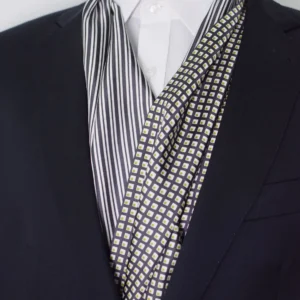 foulard à rayures en soie Ted Baker porté