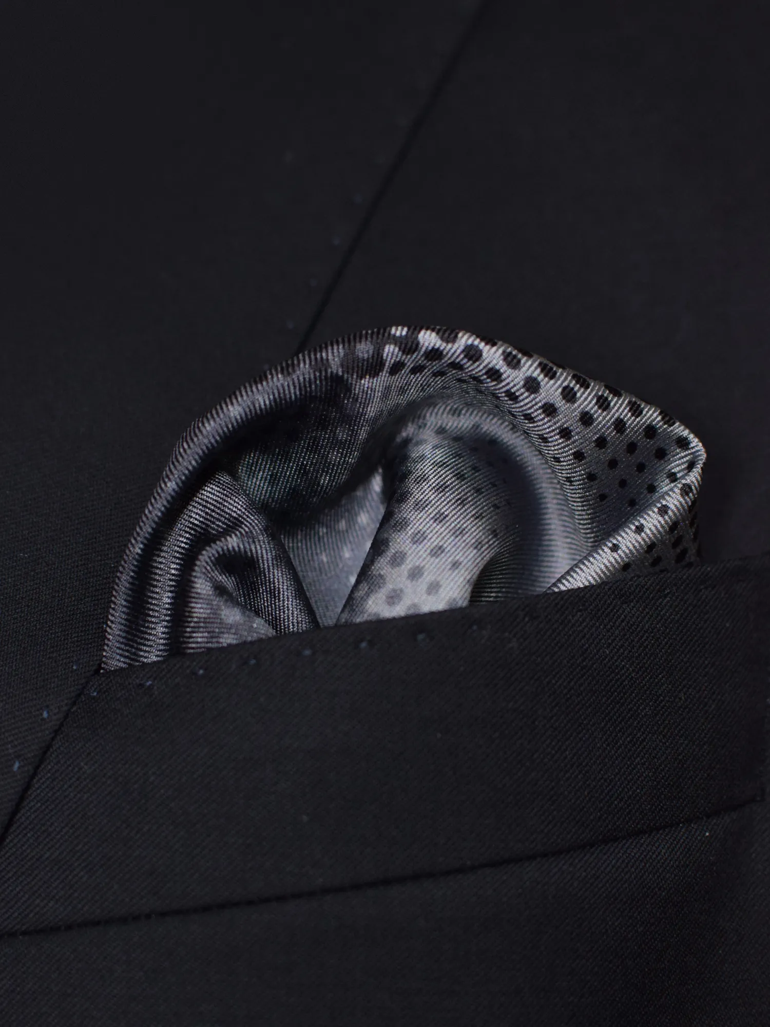 lanvin pochette 4 panneaux grise large bordure noire portee