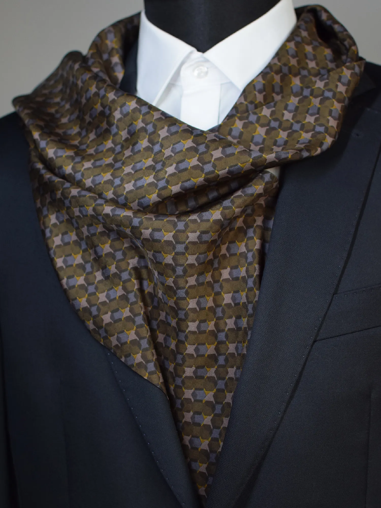 Lanvin foulard léger en soie porté