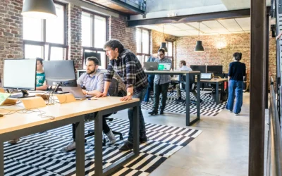 Comment bien s’habiller au travail dans un bureau décontracté