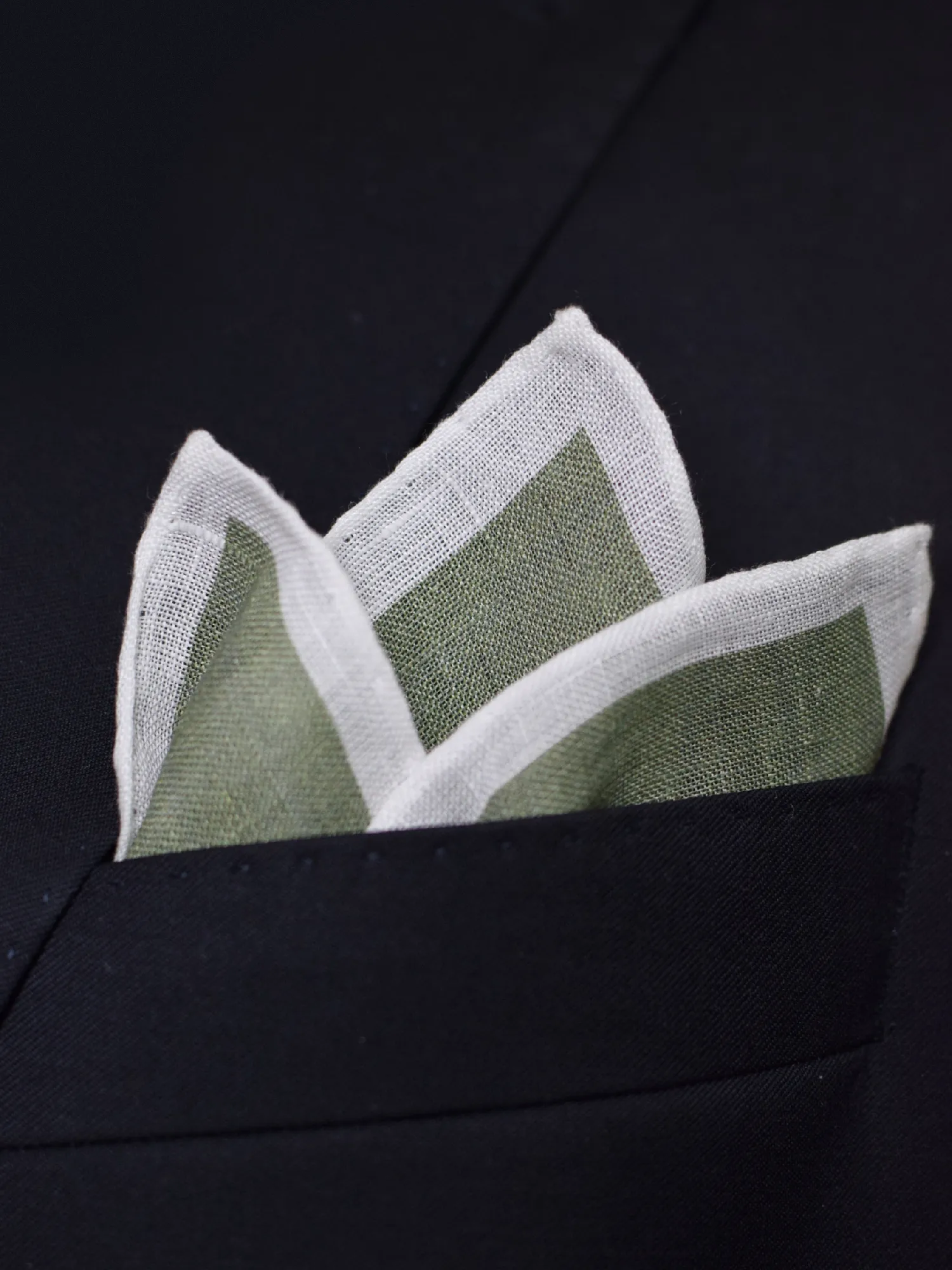 Pochette Reiss en lin portée