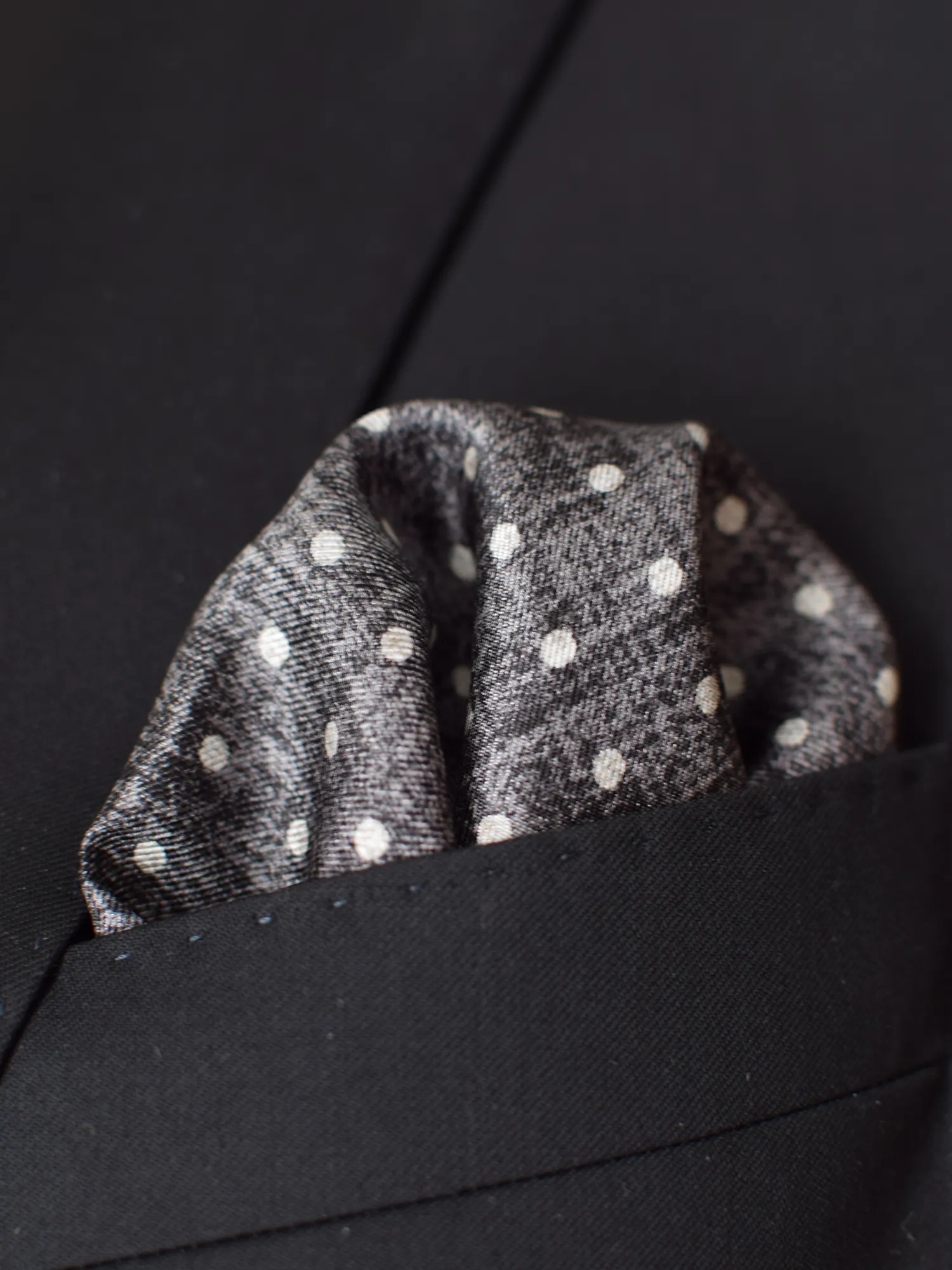 Pochette en soie Vakko pliée en puff