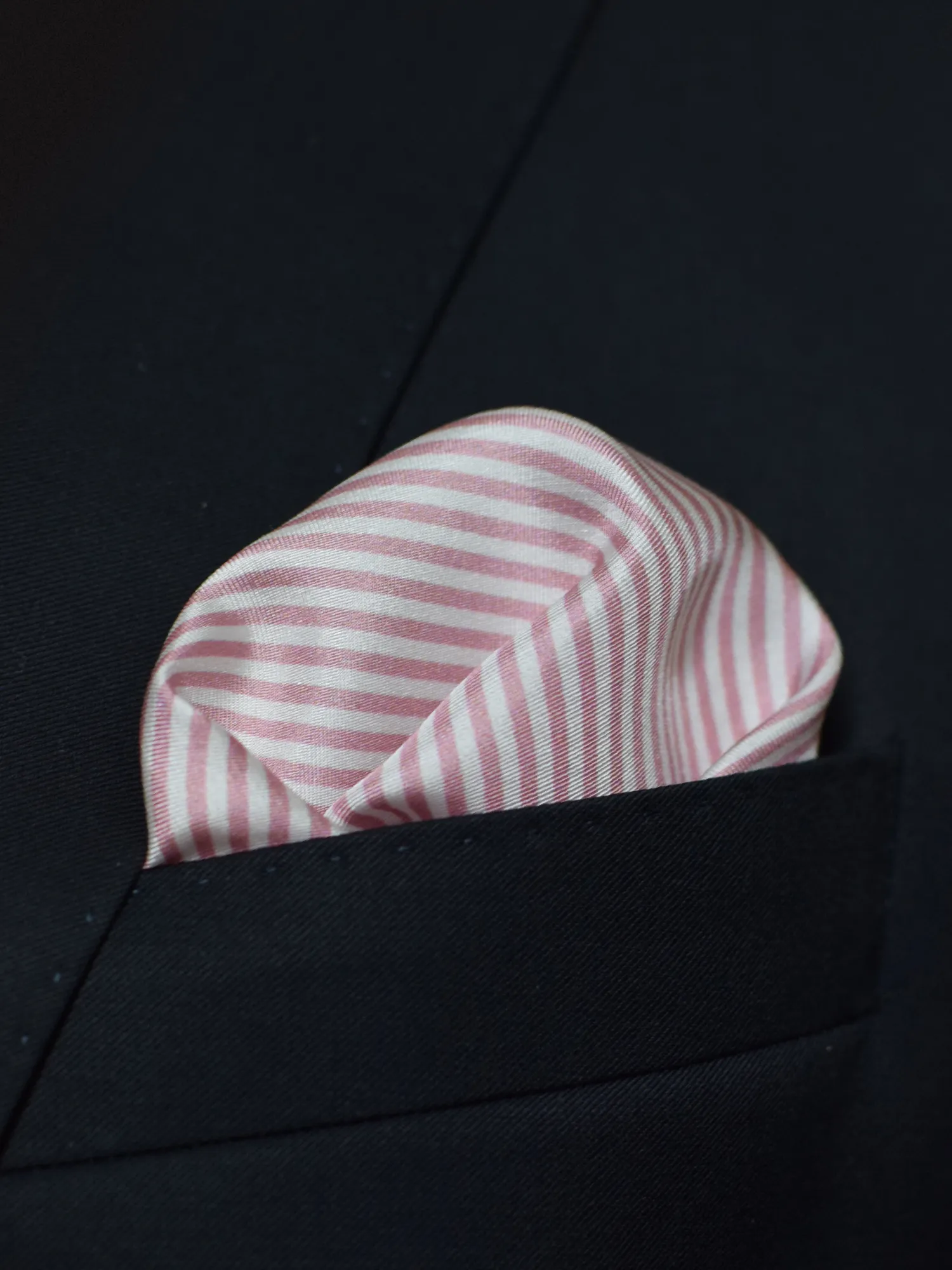 Reiss pochette rose et blanche portée