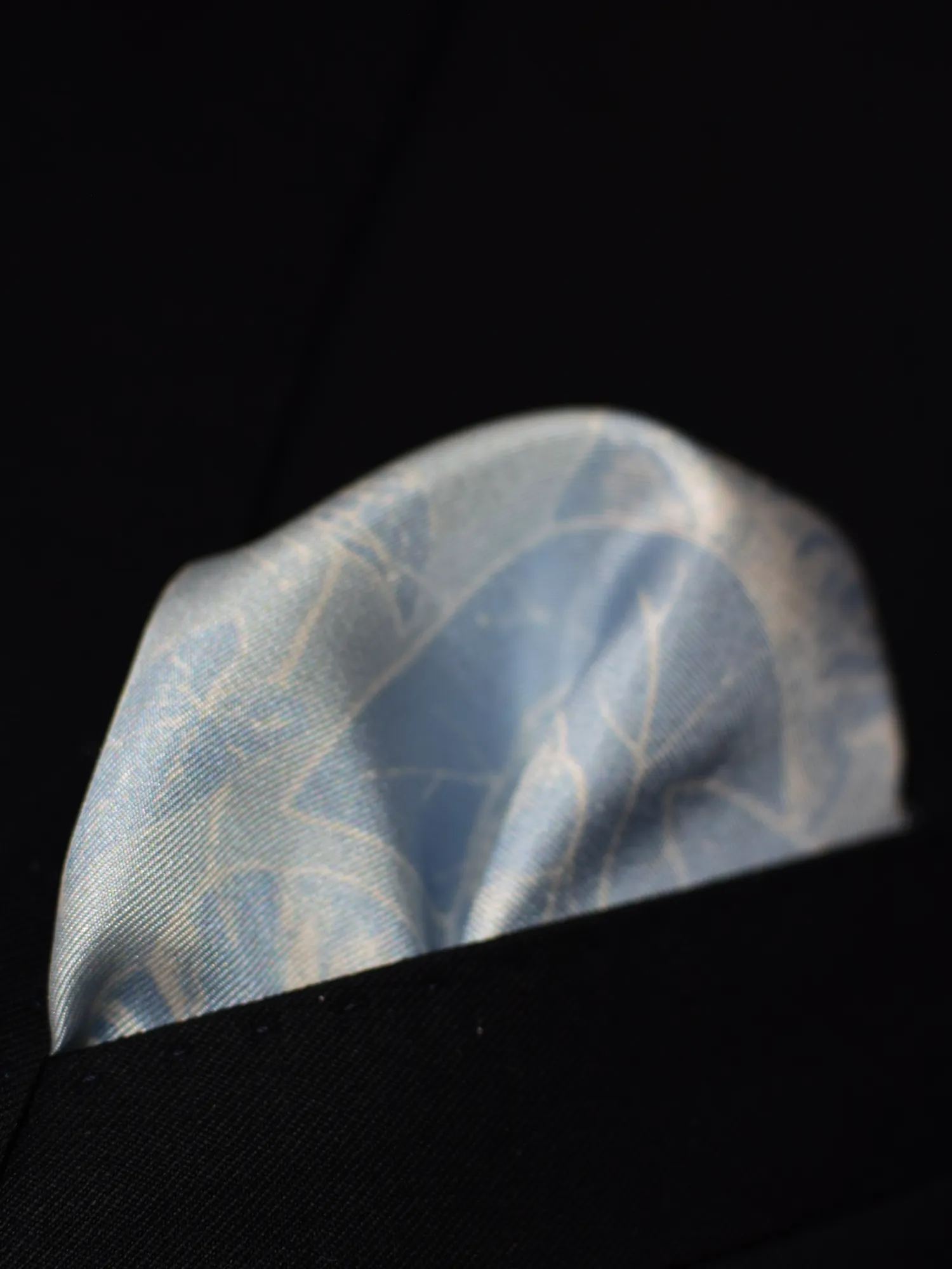 Pochette en soie bleue à motifs floraux Reiss – Image 3